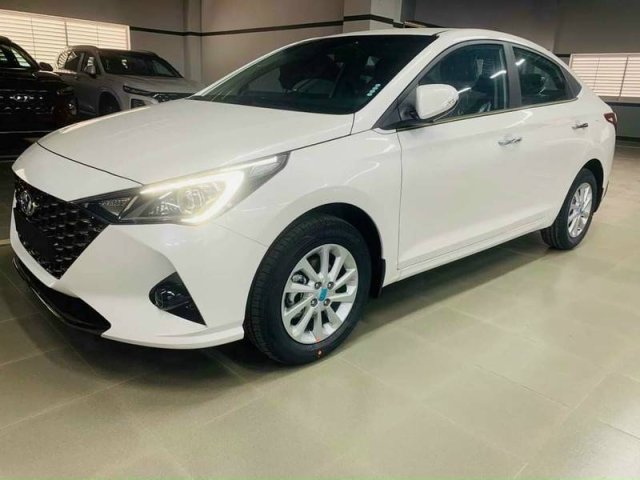 Cần bán xe Hyundai Accent sản xuất 2021, màu trắng