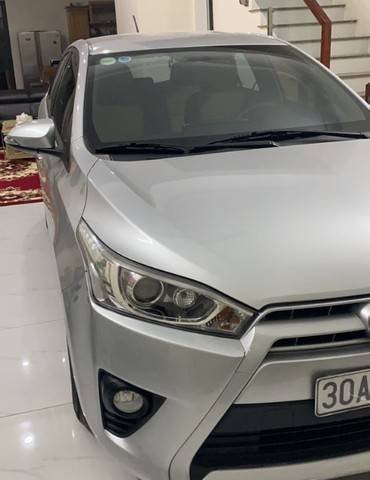 Cần bán Toyota Yaris đời 2014, màu bạc, xe nhập chính chủ0