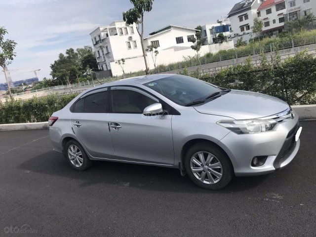 Cần bán gấp xe Vios 2015 E 1.5 số sàn, chính chủ nữ, năm sản xuất 20150