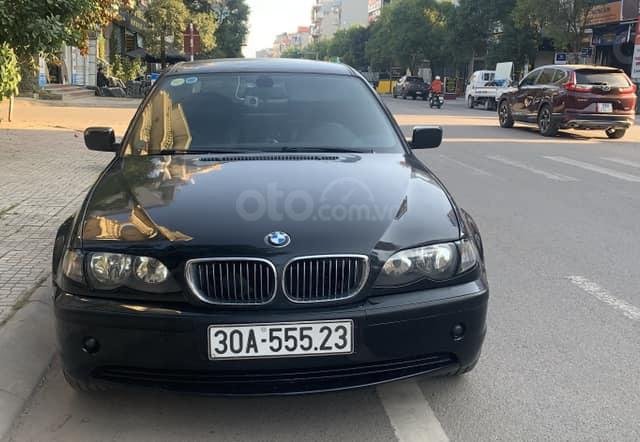 Cần bán lại xe BMW 318i đời 2004, màu đen0