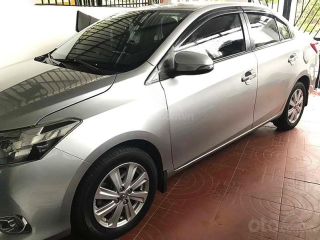 Cần bán gấp Toyota Vios sản xuất 2015, màu bạc còn mới, 360tr