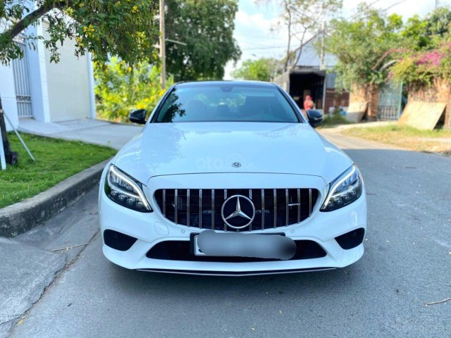 Siêu siêu lướt Mercedes Benz C200 sản xuất 2019 lăn bánh 7.000 km0