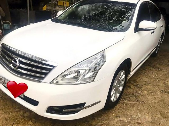 Cần bán Nissan Teana 2.0 AT năm sản xuất 2010, màu trắng, nhập khẩu nguyên chiếc0