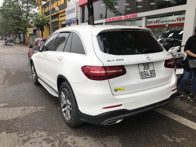 Xe Mercedes GLC 300 đời 2019, màu trắng, giá tốt