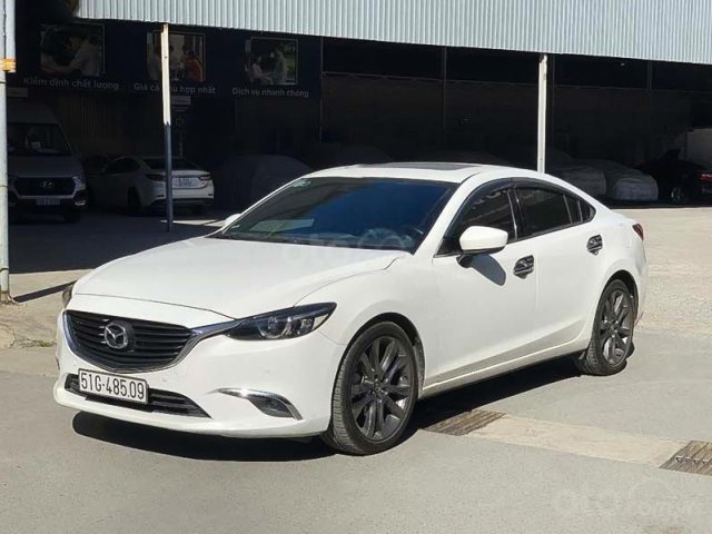 Cần bán gấp Mazda 6 2.5AT năm sản xuất 2017, màu trắng