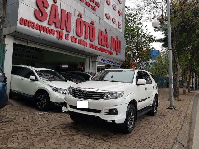 Toyota Fortuner 2.7AT màu trắng sx 2016 xe tư nhân chính chủ đi rất ít nội ngoại thất đẹp