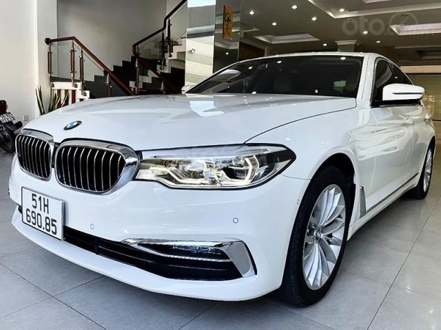 Cần bán gấp BMW 5 Series 530i sản xuất 2019, màu trắng, xe nhập