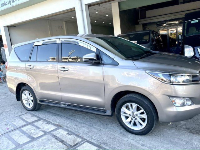 Bán Toyota Innova năm sản xuất 2018, màu xám chính chủ, giá tốt0