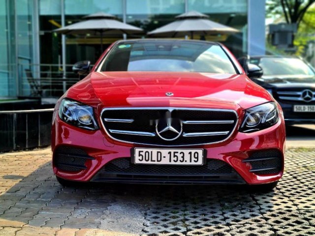 Cần bán Mercedes E300 năm 2019, màu đỏ còn mới