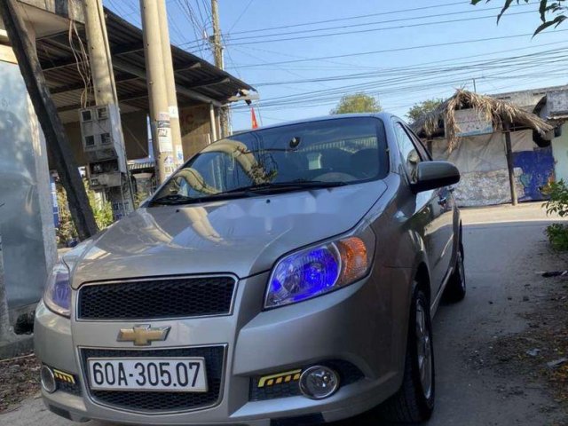 Cần bán gấp Chevrolet Aveo năm 2017, màu bạc0