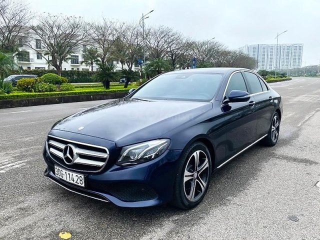 Cần bán gấp Mercedes E250 năm sản xuất 2016, màu xanh lam