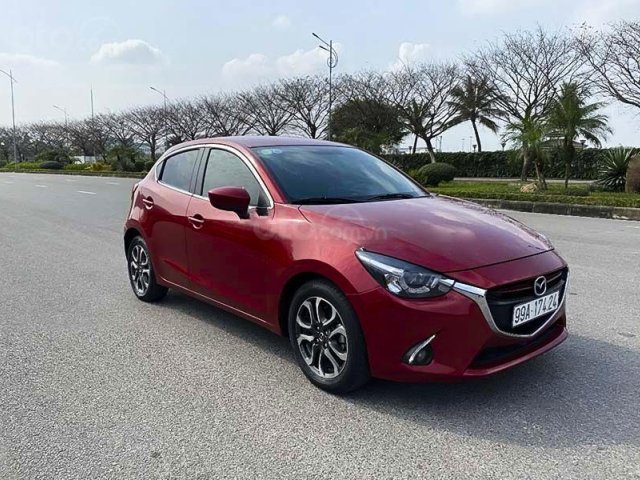 Bán Mazda 2 năm sản xuất 2017, màu đỏ còn mới0