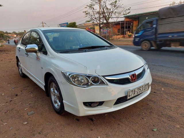 Cần bán Honda Civic đời 2009, màu trắng còn mới