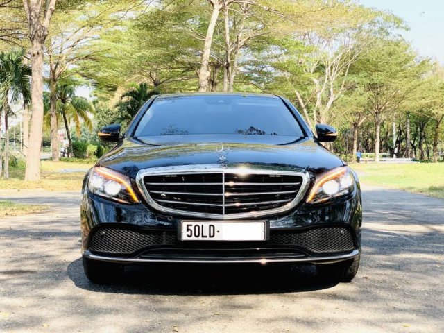 Cần bán xe Mercedes C200 Exclusive năm 2020, màu đen0