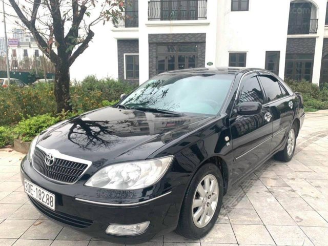 Bán gấp chiếc Toyota Camry AT 2003 xe chính chủ, giá mềm