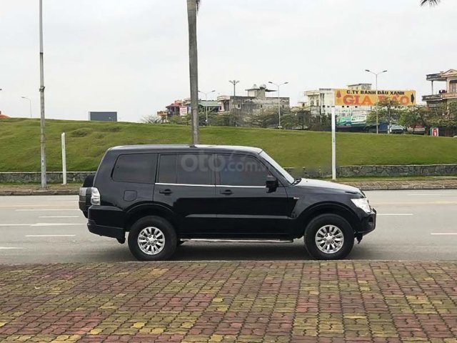 Cần bán gấp Mitsubishi Pajero năm sản xuất 2011, màu đen, nhập khẩu nguyên chiếc còn mới