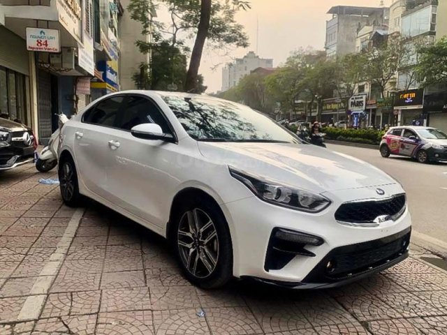 Xe Kia Cerato năm 2019, màu trắng còn mới, giá 625tr