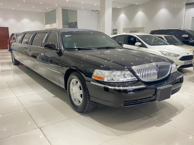 Lincoln Town Car (Limosine) 2011, đi chuẩn 9000 miles