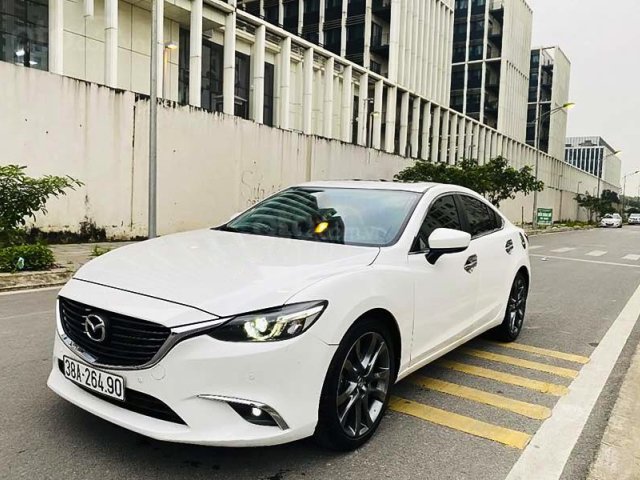 Xe Mazda 6 2.0 Premium năm 2019, màu trắng, giá 810tr