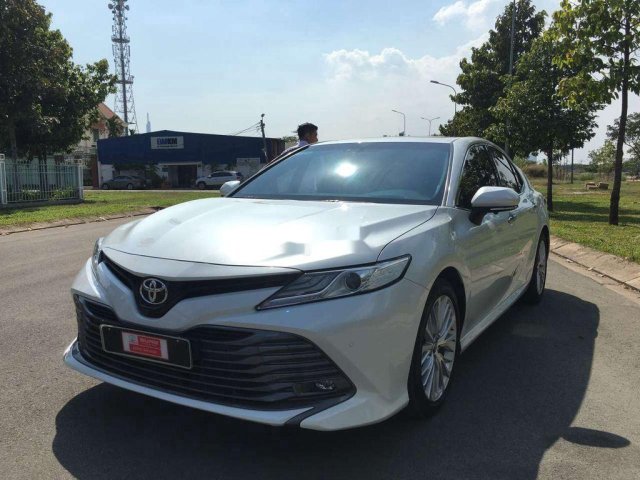 Cần bán Toyota Camry sản xuất năm 2019, xe nhập còn mới