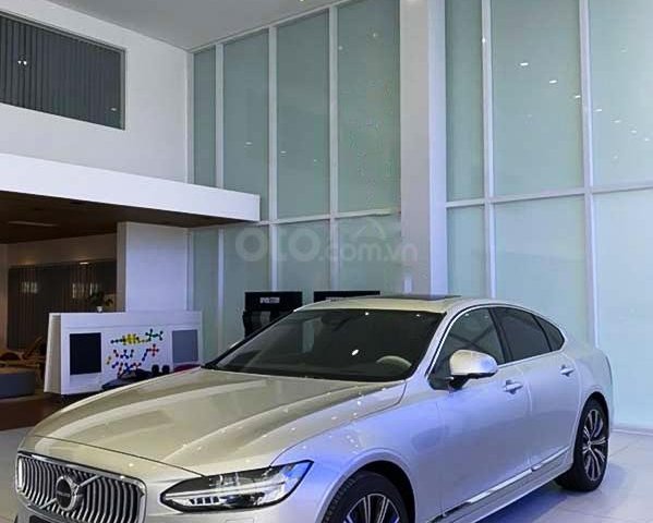 Bán Volvo S90 năm sản xuất 2021, màu bạc, xe nhập0