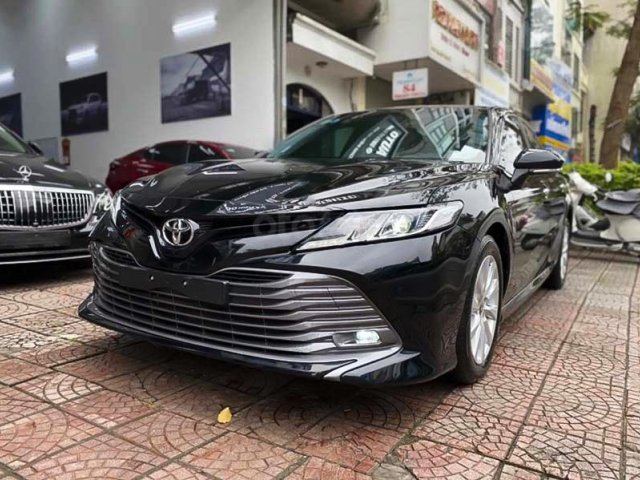 Bán Toyota Camry 2.0G 2020, màu đen, xe nhập còn mới