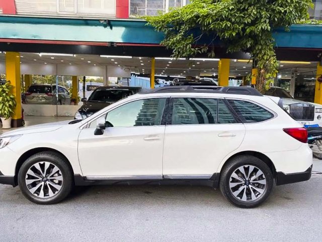 Cần bán Subaru Outback sản xuất năm 2016, màu trắng, nhập khẩu còn mới0