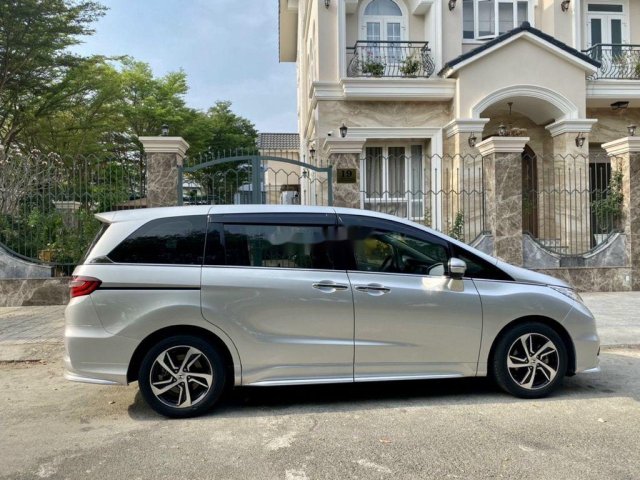 Cần bán lại xe Honda Odyssey đời 2016, màu bạc, xe nhập 