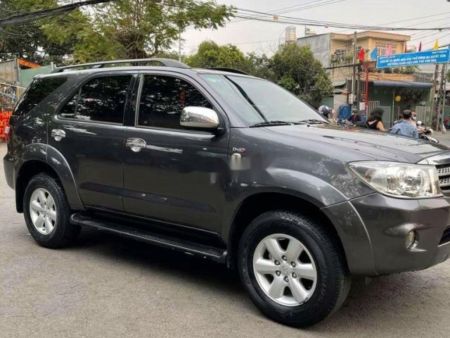 Cần bán gấp Toyota Fortuner đời 2009, màu xám số sàn0