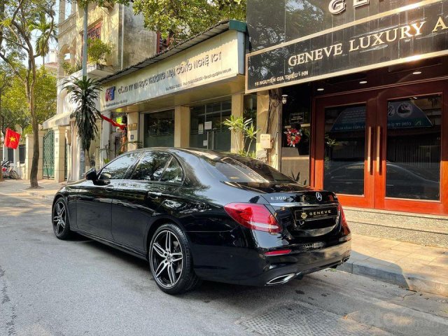 Bán Mercedes E300 AMG  sản xuất 2019, màu đen như mới