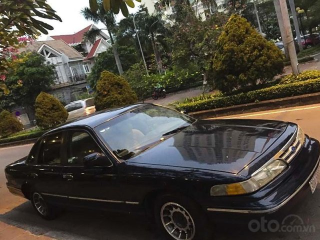 Bán Ford Crown victoria năm sản xuất 1996, màu xanh lam, nhập khẩu nguyên chiếc