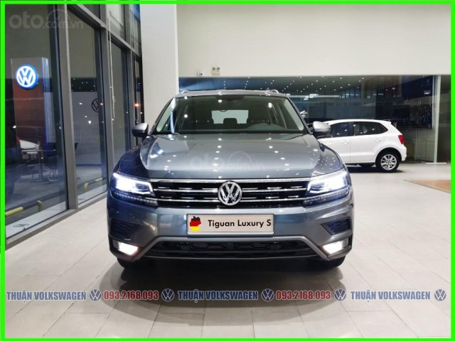 Volkswagen Sài Gòn - SUV hạng sang cỡ lớn Tiguan Luxury S 2021 màu xám phiên bản mới. LH Mr Thuận ưu đãi hơn0