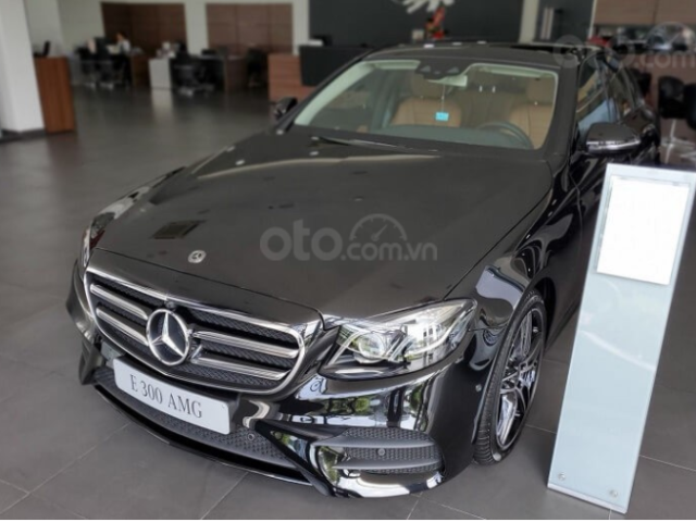 Mercedes An Du, bán Mercedes E300 ưu đãi siêu tốt, trả trước 550tr, hỗ trợ 80%, đủ màu giao ngay, giá rẻ nhất