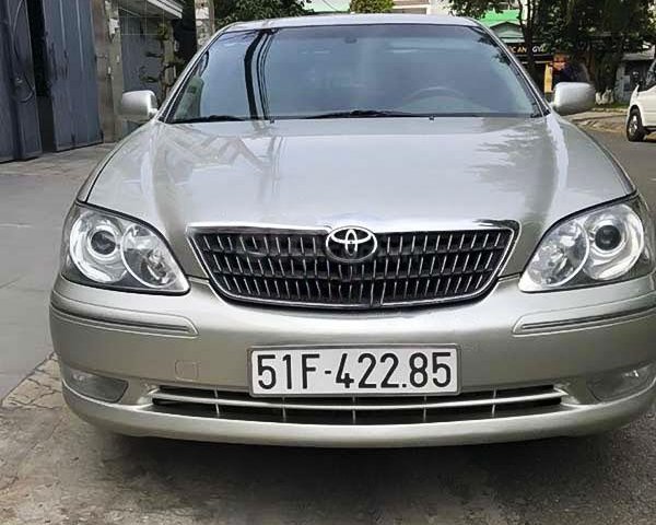 Bán ô tô Toyota Camry đời 2005, màu bạc còn mới