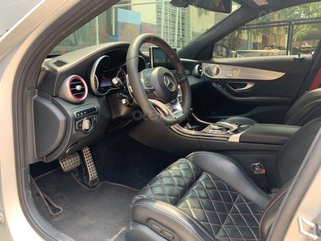 Cần bán lại chiếc xe sang Mercedes C63s AMG đời 2015