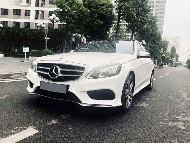 Xe Mercedes E class năm 2014, màu trắng còn mới