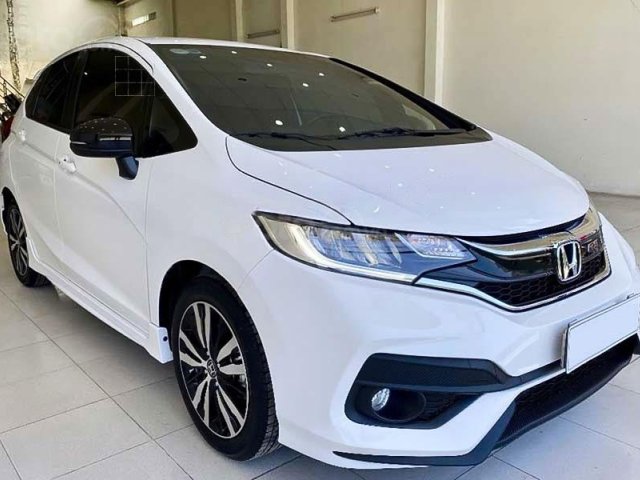 Cần bán gấp Honda Jazz RS năm sản xuất 2018, màu trắng, nhập khẩu