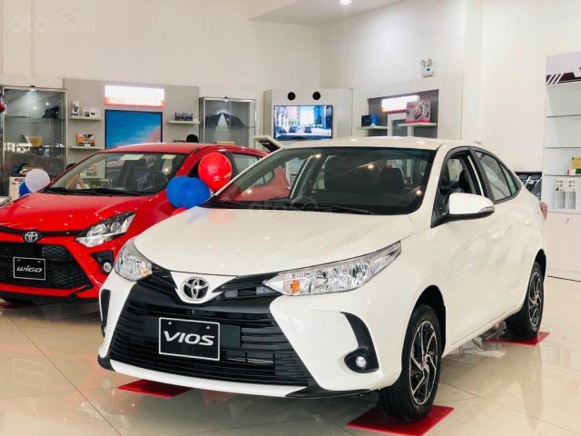 Bán gấp Toyota Vios 2021 số sàn, trả trước 140tr, xả kho giá tốt, tặng 1 năm bảo hiểm, giao ngay0