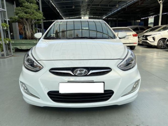 Bán Hyundai Accent sản xuất năm 2014, màu trắng, giá 395tr0