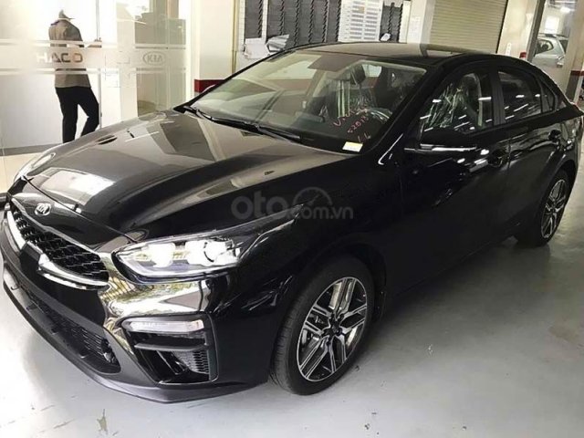 Bán ô tô Kia Cerato 1.6 MT sản xuất 2021, màu đen, giá chỉ 544 triệu