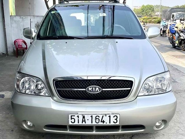 Cần bán gấp Kia Carnival năm sản xuất 2009, màu vàng, nhập khẩu nguyên chiếc còn mới, 270tr