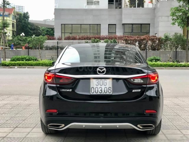 Cần bán gấp Mazda 6 2.0 Premium  sản xuất 2019, màu đen