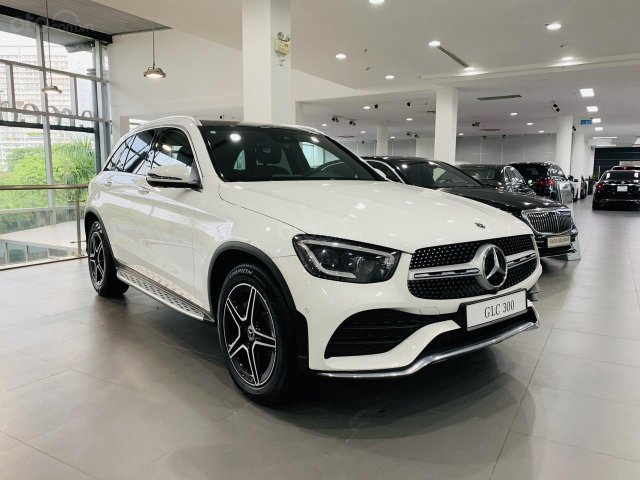 Cần bán xe GLC 300 AMG, giao ngay giá tốt