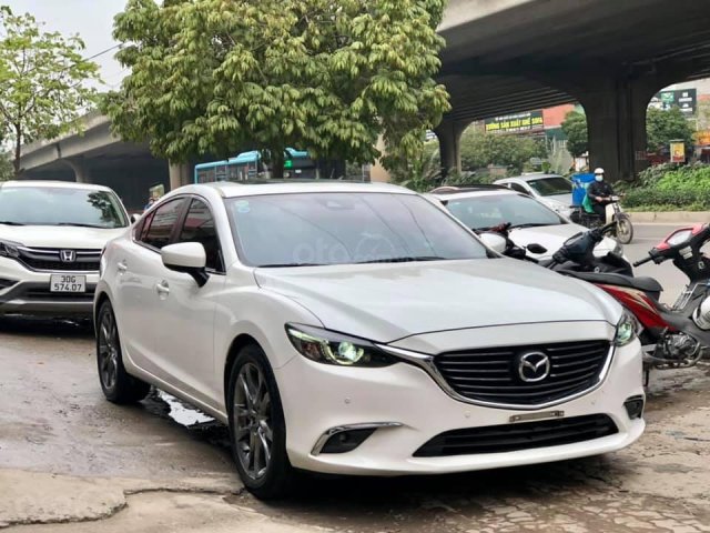Cần bán Mazda 6 2.0 bản Premium đời 2018, màu trắng0