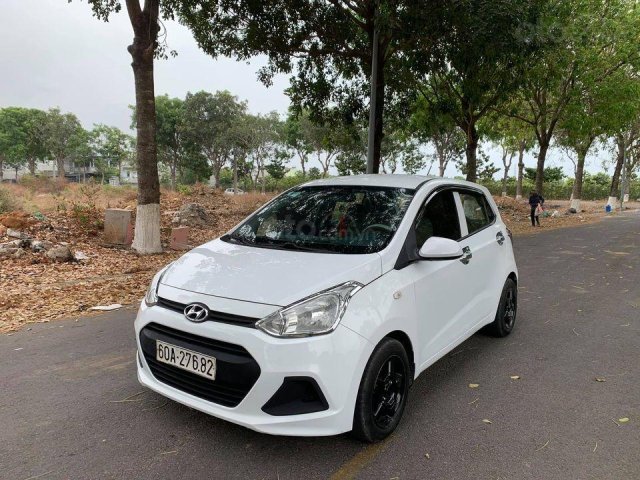 Bán Hyundai Grand i10 sản xuất năm 2016, màu trắng, số sàn0