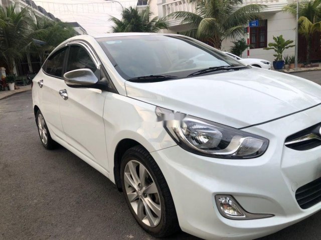 Cần bán gấp Hyundai Accent năm sản xuất 2012, nhập khẩu còn mới giá cạnh tranh0