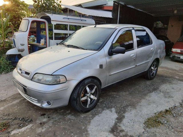 Cần bán gấp Fiat Albea năm sản xuất 2004, màu bạc còn mới