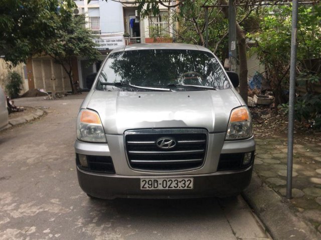 Cần bán xe Hyundai Starex năm 2005, màu bạc, nhập khẩu