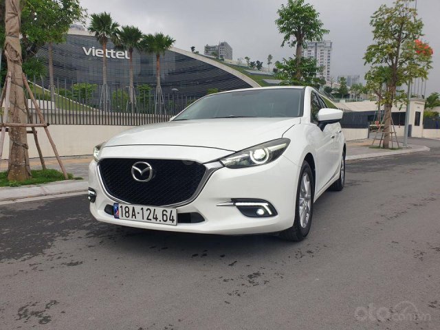 Cần bán xe Mazda 3 năm 2018, màu trắng, chạy chuẩn 28000km0