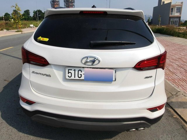 Cần bán gấp Hyundai Santa Fe sản xuất năm 2017, xe nhập còn mới, 900 triệu0